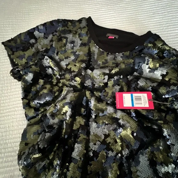 Vince Camuto Sequin Camo Top in Black, Green, and Silver Embellished T-Shirt XL - Picture 5 of 5